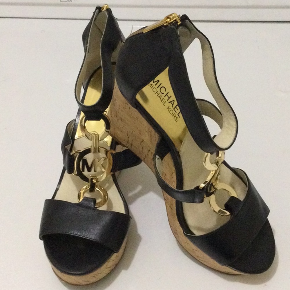 Michael Kors Leather wedge platform sandals black /gold logo size 7 - Picture 3 of 4